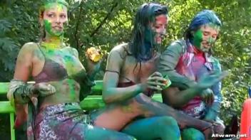 Extreme Finger Painting Goes Eurobabe Brawl Screencap 76 on www.sinx.com