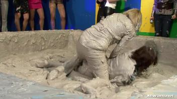 Jeans vs. Latex Mud Battle Screencap 15 on www.sinx.com