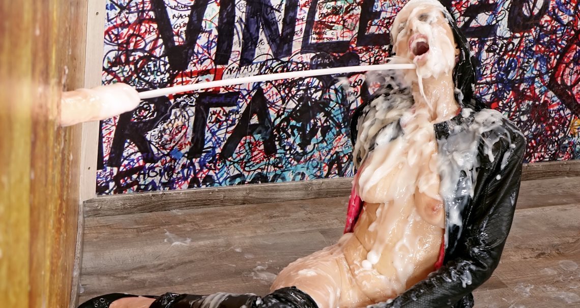 Huntress becomes slimy prey on www.sinx.com