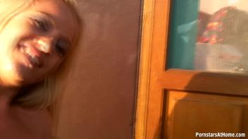 Luxury Blowjob On Luxury Balcony Screencap 96 on www.sinx.com