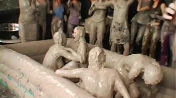 Going For Gold In The Mud Screencap 94 on www.sinx.com