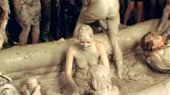 Going For Gold In The Mud Screencap 95 on www.sinx.com