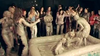 Going For Gold In The Mud Screencap 22 on www.sinx.com