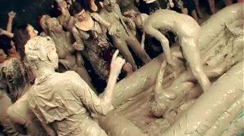 Going For Gold In The Mud Screencap 55 on www.sinx.com