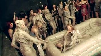 Going For Gold In The Mud Screencap 62 on www.sinx.com
