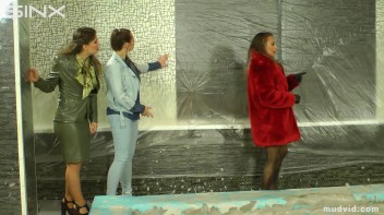 Two Sophisticated Ladies Wrestle In Mud Screencap 1 on www.sinx.com