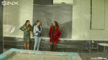 Two Sophisticated Ladies Wrestle In Mud Screencap 2 on www.sinx.com