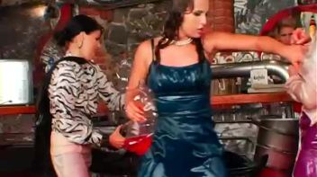 Gratuitous Spillage! Screencap 42 on www.sinx.com