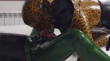 Latexgelüste 3 Screencap 6 on www.sinx.com