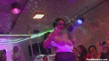 Party Hardcore Gone Crazy Vol. 40 Single Cut: Part 1 - Cam 3 Screencap 33 on www.sinx.com