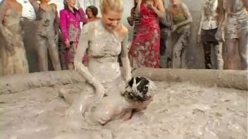 Tit-to-Tit Mud Combat! Screencap 20 on www.sinx.com