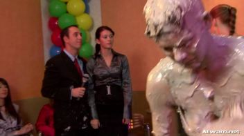 Eurobabes Slammed In The Mud Screencap 1 on www.sinx.com