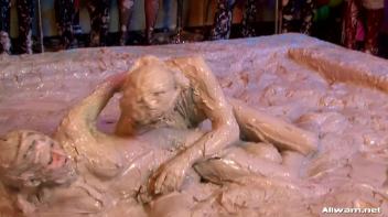 Eurobabes Slammed In The Mud Screencap 71 on www.sinx.com