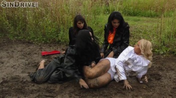 A Lesbian Masterpiece - "Rumble In The Dirt" - It's A Party Of 5: Just A Fine Mess With Pussy & Ass ... Dirty Divas ... Screencap 25 on www.sinx.com