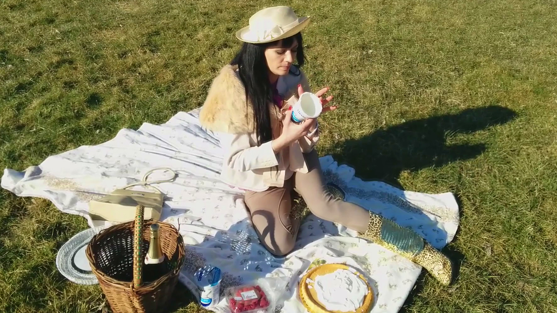 Fur Freak Makes A Mess Of Herself In Public on www.sinx.com