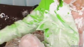 Silly Girls With Shaving Cream Screencap 95 on www.sinx.com