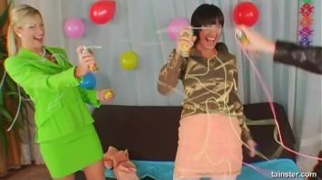 Silly Girls With Shaving Cream Screencap 20 on www.sinx.com