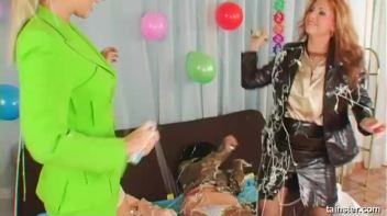 Silly Girls With Shaving Cream Screencap 56 on www.sinx.com