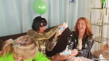 Silly Girls With Shaving Cream Screencap 71 on www.sinx.com