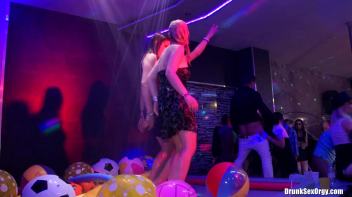 International Summer Lovin' Part 2 - Shower Cam Screencap 11 on www.sinx.com