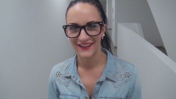 Vom Nachbarn vollgesaut mitten im Gemeindebau Screencap 2 on www.sinx.com