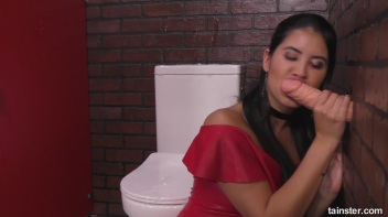 The Queen Of Cum Play Screencap 13 on www.sinx.com