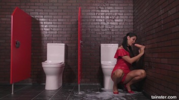 The Queen Of Cum Play Screencap 2 on www.sinx.com