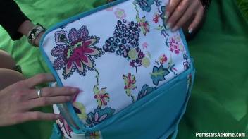 Piss Picnic Break Screencap 4 on www.sinx.com