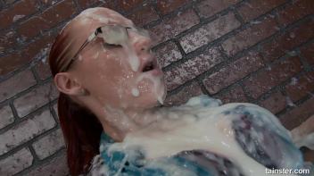 Slime Wave babe Lenka with her great ass Screencap 84 on www.sinx.com