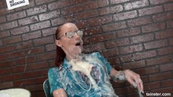 Slime Wave babe Lenka with her great ass Screencap 81 on www.sinx.com