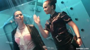 Wet and crazy amateur girls Screencap 23 on www.sinx.com