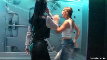 Wet and crazy amateur girls Screencap 45 on www.sinx.com