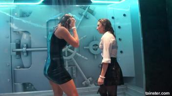 Wet and crazy amateur girls Screencap 82 on www.sinx.com