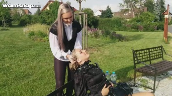 Shampoo Service In The Park Screencap 12 on www.sinx.com