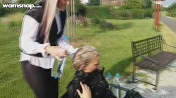 Shampoo Service In The Park Screencap 13 on www.sinx.com