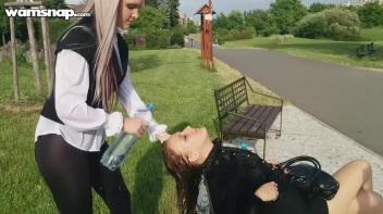 Shampoo Service In The Park Screencap 17 on www.sinx.com