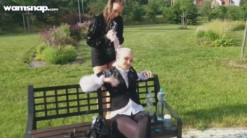 Shampoo Service In The Park Screencap 34 on www.sinx.com