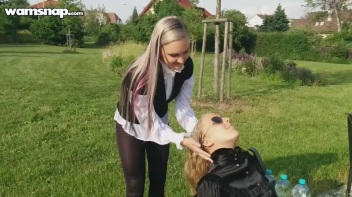 Shampoo Service In The Park Screencap 5 on www.sinx.com