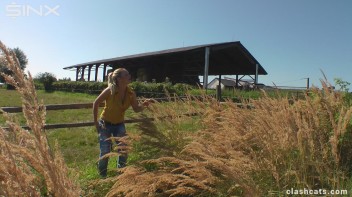 Feisty Europeans Catfight Outside - Cam 1 Screencap 1 on www.sinx.com