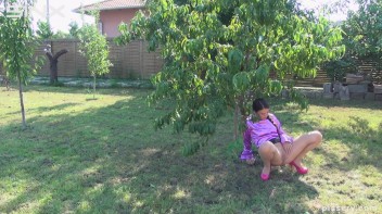 The Princess Of Public Pissing Screencap 25 on www.sinx.com