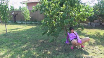 The Princess Of Public Pissing Screencap 28 on www.sinx.com