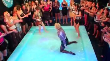 Leony Aprill vs. Lucy Cornet Screencap 14 on www.sinx.com