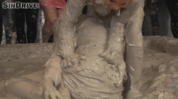 Muddy Wrestling: Sharka Blue vs. Tanya Screencap 15 on www.sinx.com