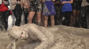Muddy Wrestling: Sharka Blue vs. Tanya Screencap 42 on www.sinx.com