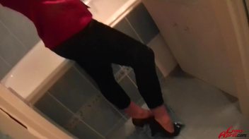 Go Ahead And Use Leony As Your Toilet! Screencap 2 on www.sinx.com