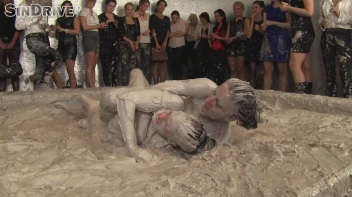 Muddy Wrestling: Nicole Vice vs. Valentina Ross Screencap 54 on www.sinx.com
