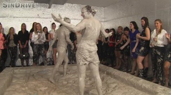 Muddy Wrestling: Nicole Vice vs. Valentina Ross Screencap 61 on www.sinx.com