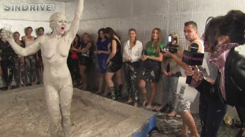 Muddy Wrestling: Nicole Vice vs. Valentina Ross Screencap 70 on www.sinx.com