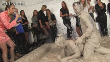 Muddy Wrestling: Nicole Vice vs. Valentina Ross Screencap 43 on www.sinx.com