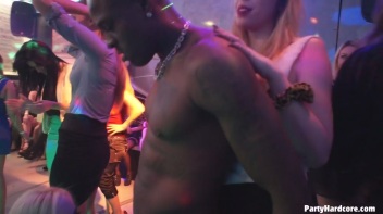 Party Hardcore Gone Crazy Vol. 32 Part 2 - Cam 2 Screencap 51 on www.sinx.com